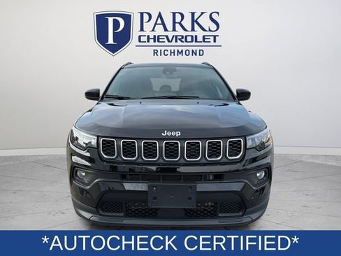 Used 2025 Jeep Compass Latitude w/ Sun & Sound Group AWD/4WD image 2