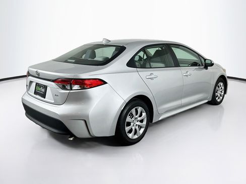 Used 2025 Toyota Corolla LE FWD image 9