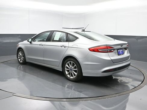 Used 2017 Ford Fusion SE image 4