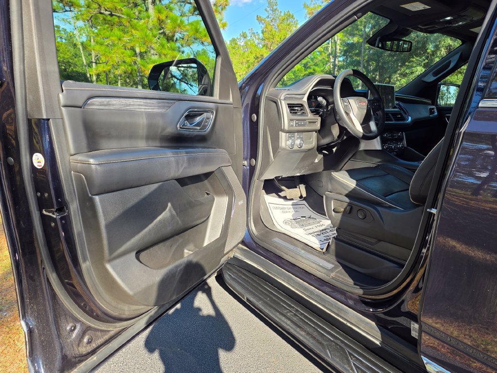 Used 2023 GMC Yukon XL SLT AWD/4WD image 11