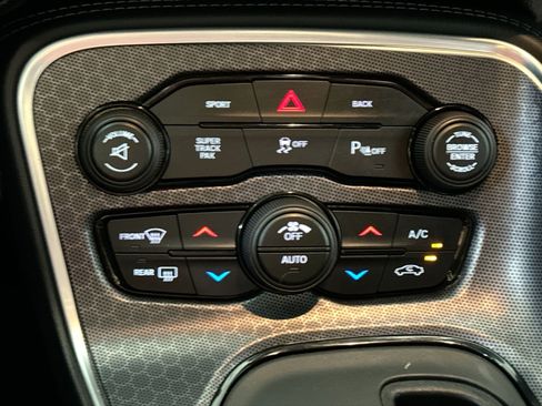 Used 2016 Dodge Challenger R/T Scat Pack w/ Leather Interior Group image 27