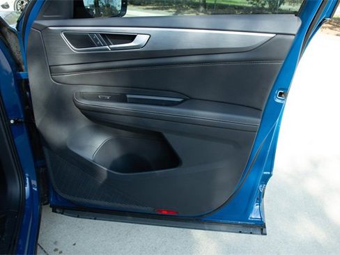 Certified 2025 Volkswagen Atlas Cross Sport SE image 27