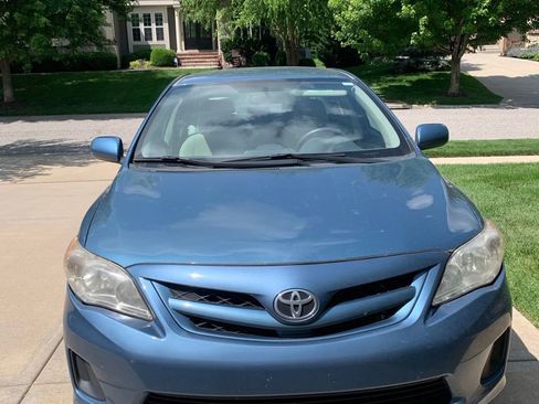 Used 2012 Toyota Corolla LE FWD image 1