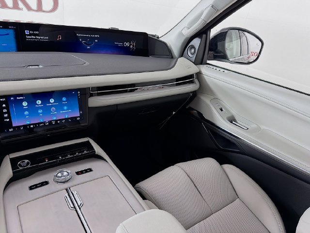 New 2026 Lincoln Navigator Premiere AWD/4WD image 25
