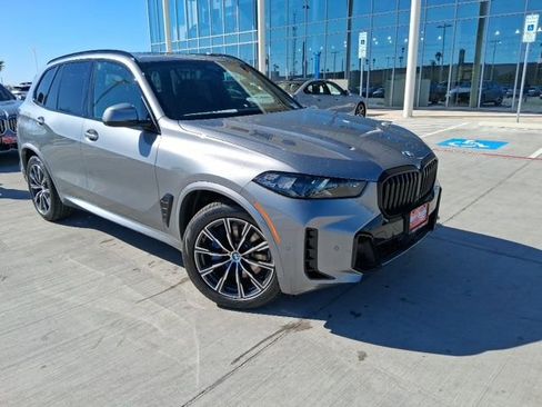 New 2026 BMW X5 xDrive40i w/ M Sport Package AWD/4WD image 1