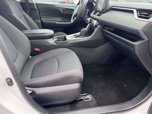 Used 2020 Toyota RAV4 LE w/ Carpet Mat Package AWD/4WD image 19