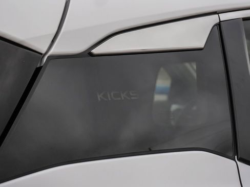 Used 2025 Nissan Kicks SV image 10