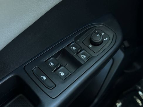 Used 2022 Volkswagen Taos SEL image 22