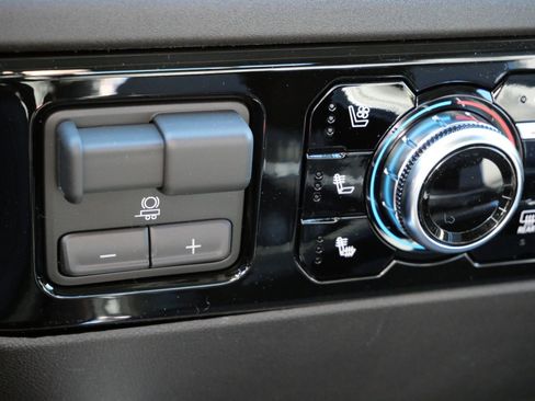 New 2026 GMC Sierra 2500 SLT w/ SLT Premium Package image 11