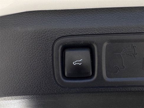 Used 2024 Ford Expedition XLT image 33