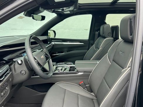 New 2026 Cadillac Escalade Sport w/ LPO, ONYX Package AWD/4WD image 10