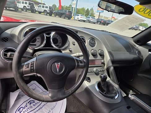 Used 2006 Pontiac Solstice Convertible w/ Premium Package RWD image 10