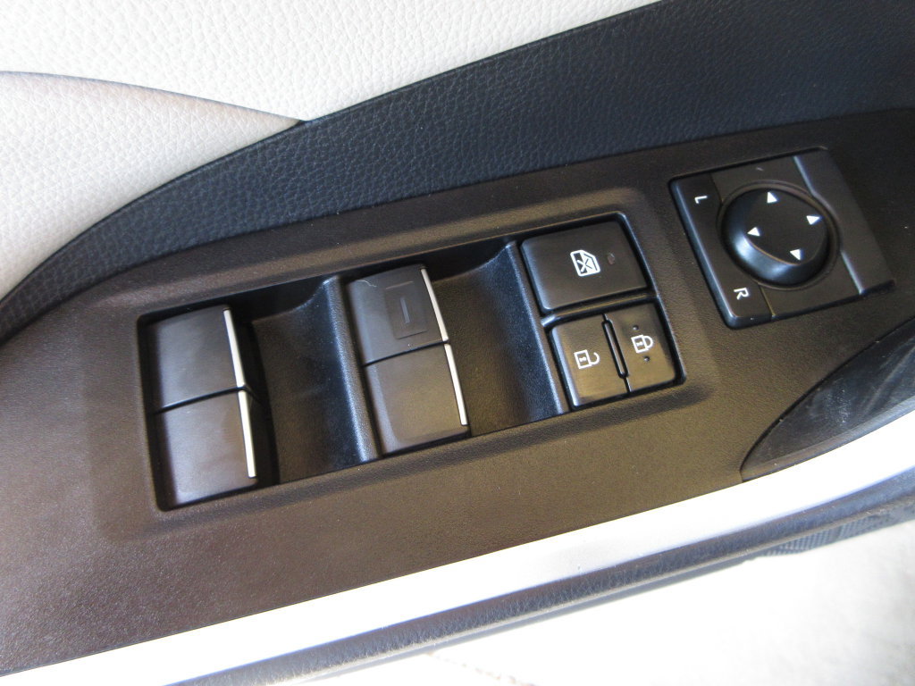 Used 2019 Toyota RAV4 XLE Premium w/ Cold Weather Package FWD image 11