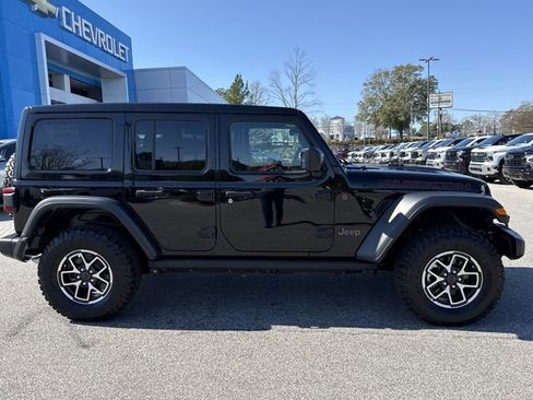 Used 2025 Jeep Wrangler Unlimited Rubicon w/ Technology Group image 2