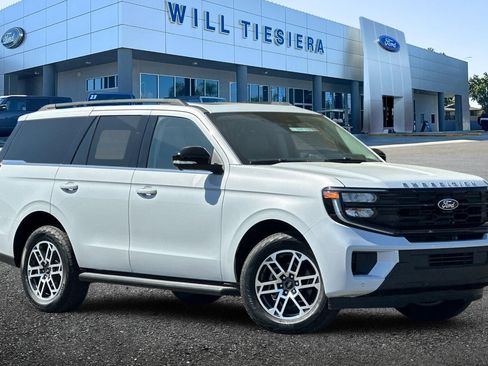 New 2026 Ford Expedition Active image 2