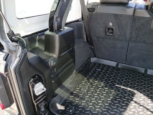 Used 2018 Jeep Wrangler Unlimited Rubicon image 13