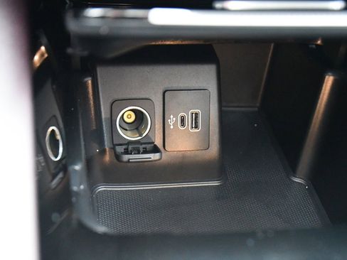 Used 2025 Ford Explorer Platinum w/ Ultimate Package image 34