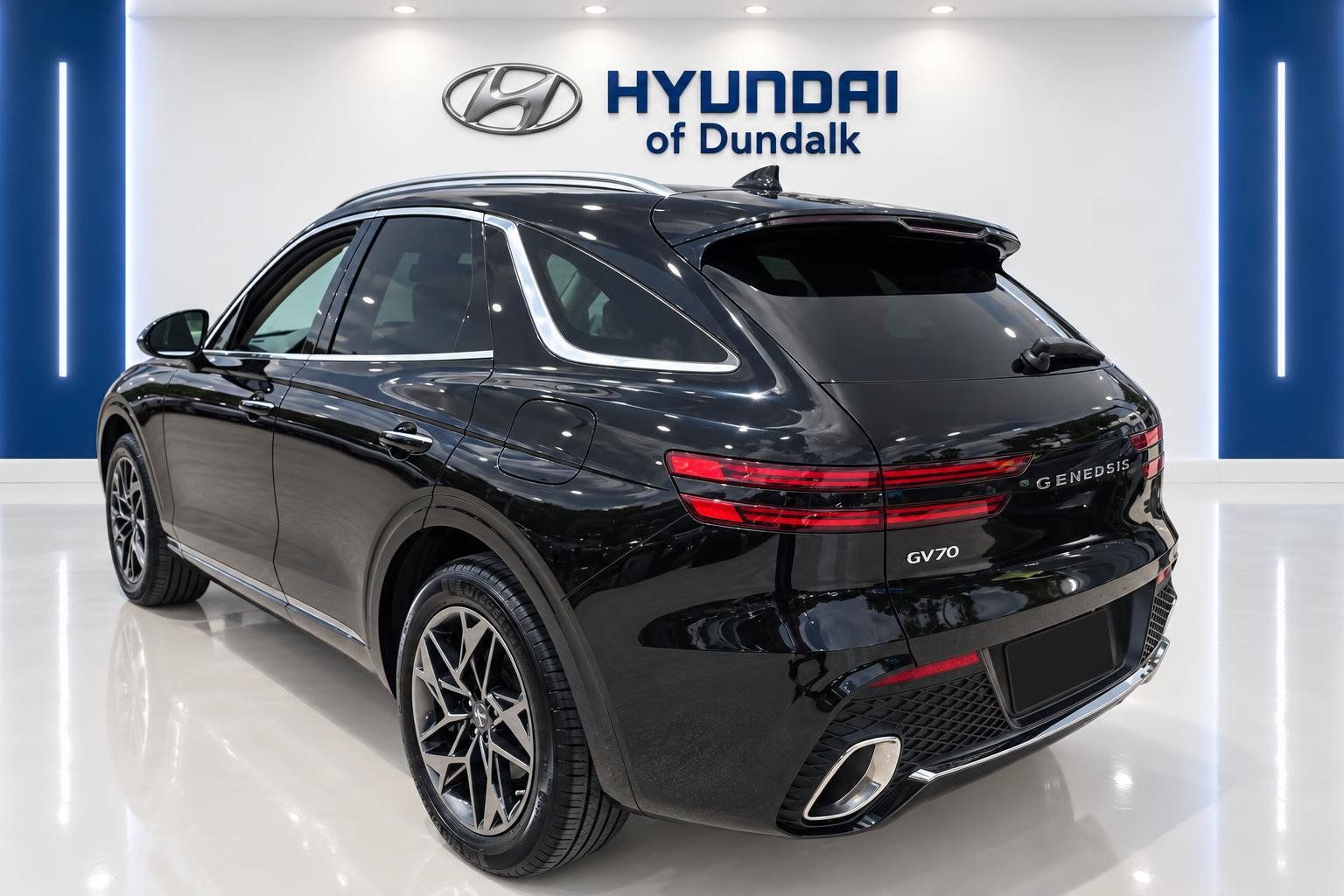 Used 2024 Genesis GV70 2.5T AWD/4WD image 3
