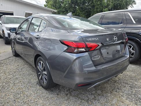 Used 2023 Nissan Versa SV FWD image 3