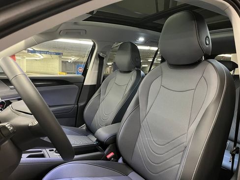 New 2026 Volkswagen Tiguan SE AWD/4WD image 21