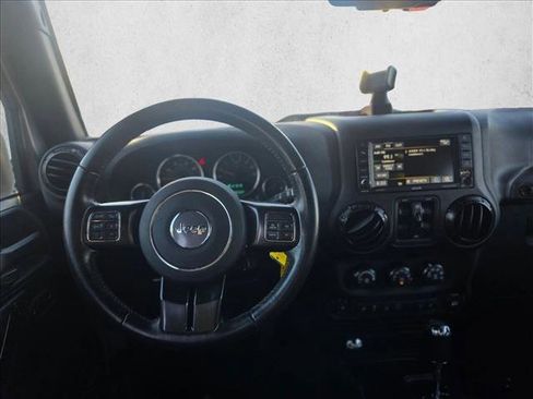 Used 2017 Jeep Wrangler Unlimited Sahara image 13