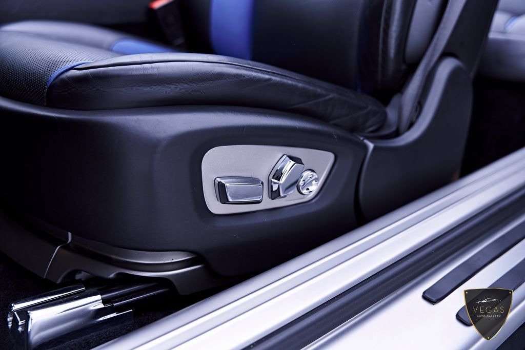 Used 2019 Rolls-Royce Dawn RWD image 44