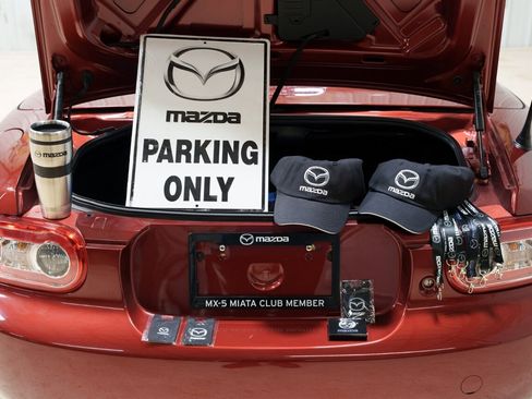 Used 2009 MAZDA MX-5 Miata Grand Touring w/ Premium Pkg image 17