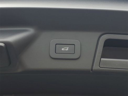 New 2026 Land Rover Range Rover Velar Dynamic SE image 35