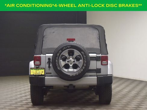 Used 2016 Jeep Wrangler Sahara w/ Connectivity Group AWD/4WD image 8