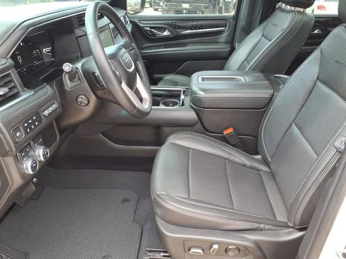 Used 2023 GMC Yukon Denali image 15