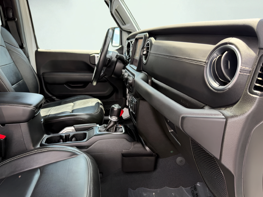 Used 2022 Jeep Wrangler Unlimited Sahara AWD/4WD image 30