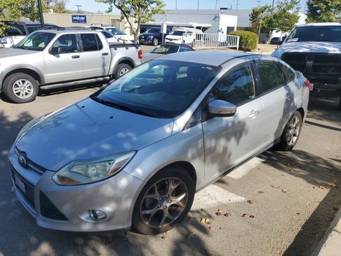 Used 2013 Ford Focus SE FWD image 1