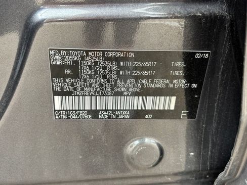 Used 2018 Toyota RAV4 LE FWD image 15