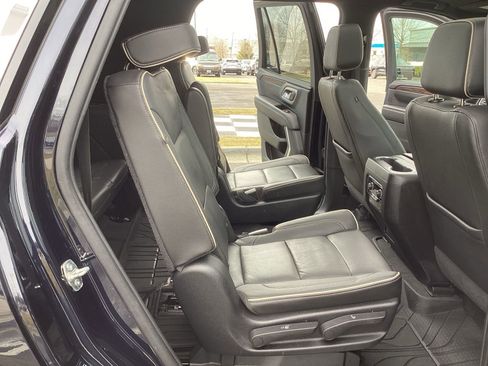 Used 2021 Chevrolet Tahoe Premier w/ Premium Package image 21