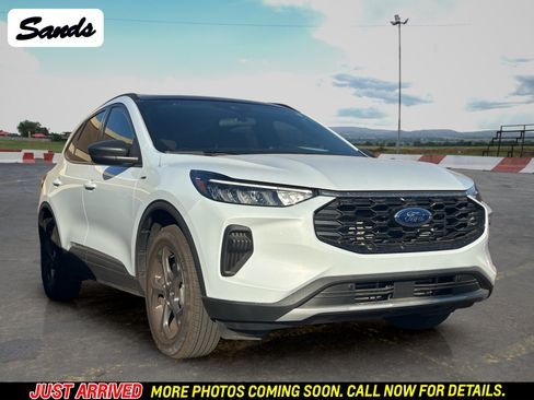 Used 2025 Ford Escape ST-Line w/ Tech Pack #1 AWD/4WD image 1