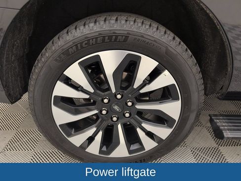 Used 2025 Ford Expedition Platinum w/ Driver's Package AWD/4WD image 19