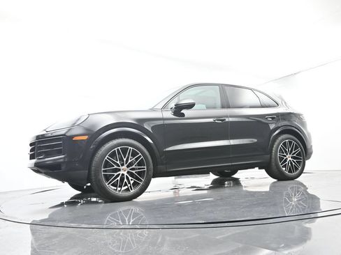 Certified 2025 Porsche Cayenne AWD/4WD image 46