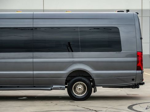 Used 2023 Mercedes-Benz Sprinter 3500 image 9