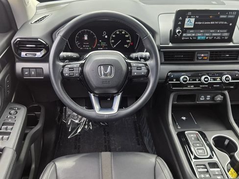 Certified 2025 Honda Pilot Touring image 13