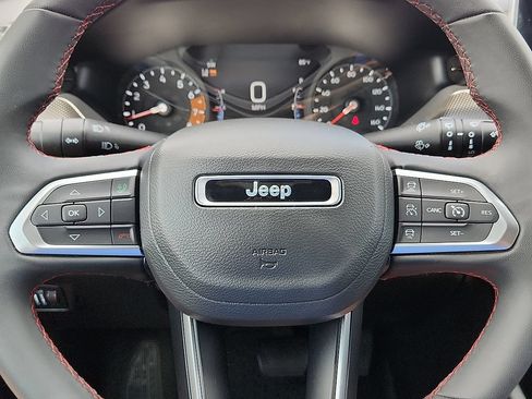 Used 2025 Jeep Compass Trailhawk AWD/4WD image 11