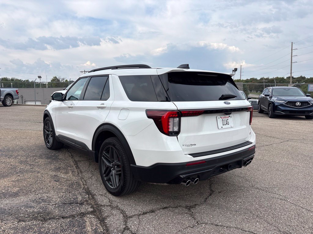 Used 2025 Ford Explorer ST AWD/4WD image 5
