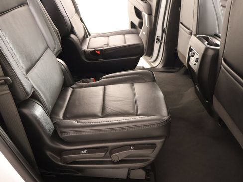 Used 2026 GMC Yukon Denali w/ Sun & Power Step Package AWD/4WD image 15