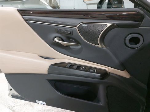 Used 2020 Lexus ES 350 Ultra Luxury image 27