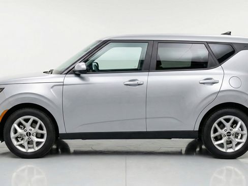 Used 2025 Kia Soul LX w/ LX Technology Package image 5
