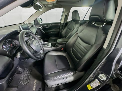 Used 2019 Toyota RAV4 XLE Premium image 13