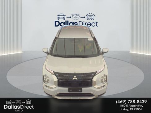 Used 2023 Mitsubishi Outlander SE image 3