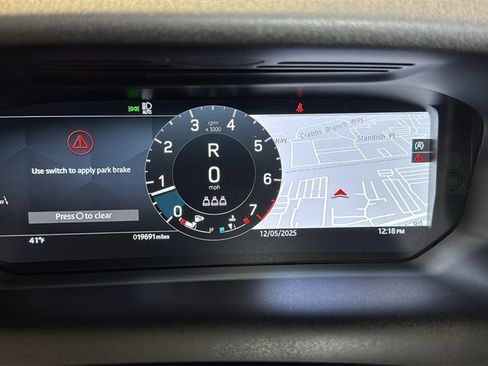 Used 2024 Land Rover Discovery Sport S image 32