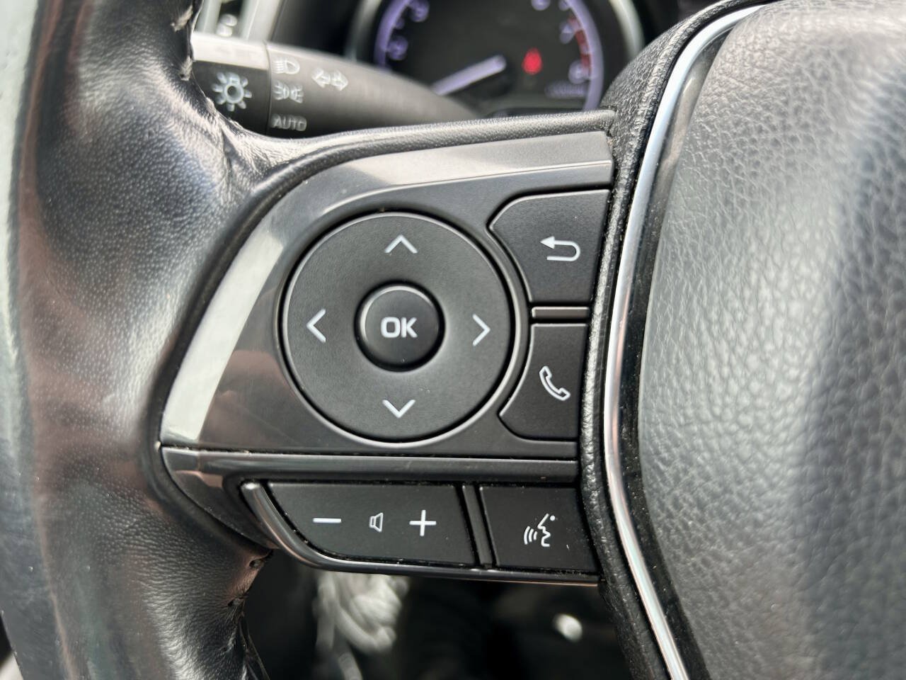 Used 2018 Toyota Camry SE FWD image 18