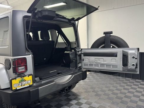 Used 2014 Jeep Wrangler Unlimited Freedom Edition image 27