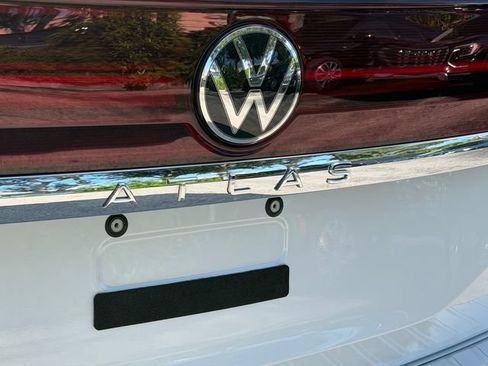 Used 2024 Volkswagen Atlas SEL Premium R-Line AWD/4WD image 9